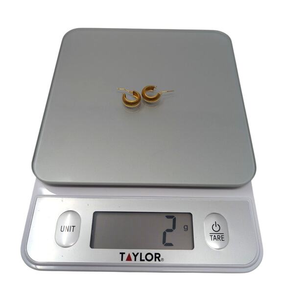 18K Gold Ribbed Hoop Earrings | Vintage Retro Huggies | 2g | Stamped 18K - Picture 3 of 5